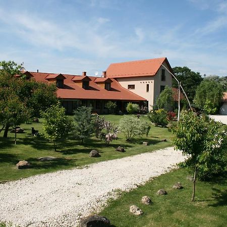Pensjonat Malomdulo Farmhaz Pilisborosjenő Zewnętrze zdjęcie