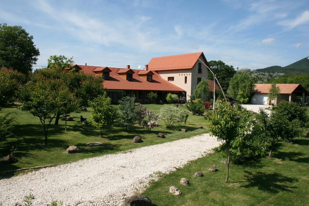 Pensjonat Malomdulo Farmhaz Pilisborosjenő Zewnętrze zdjęcie